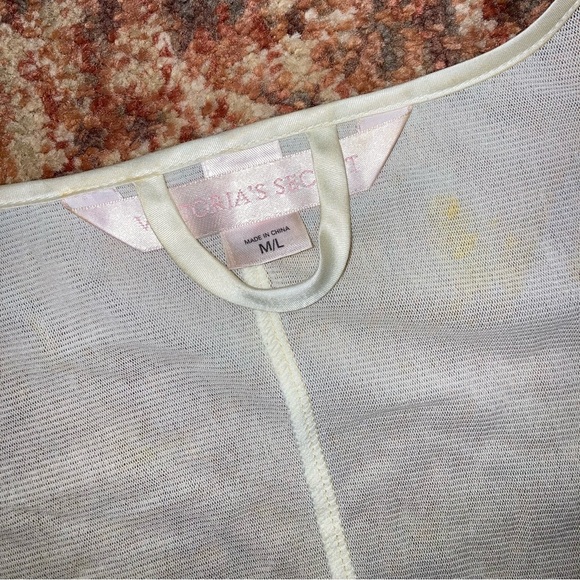 Vintage White Robe - Picture 4 of 6